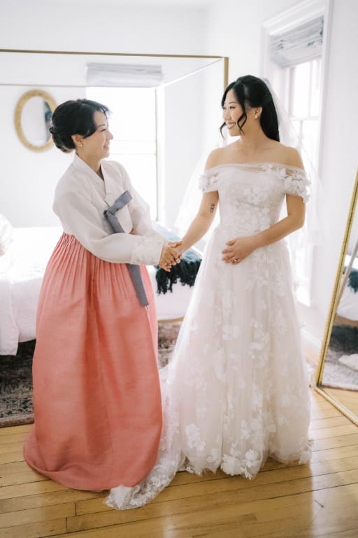Bride and mom in traditional hanbok