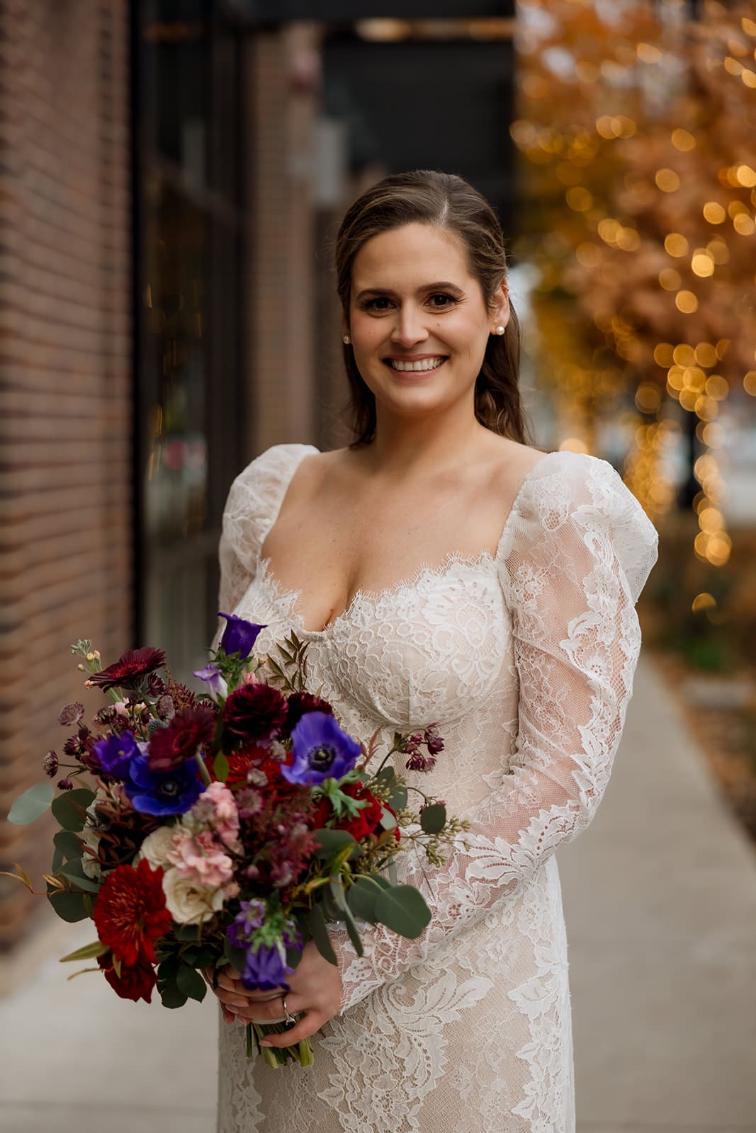 Windy City Glam Bride holding a bouquet