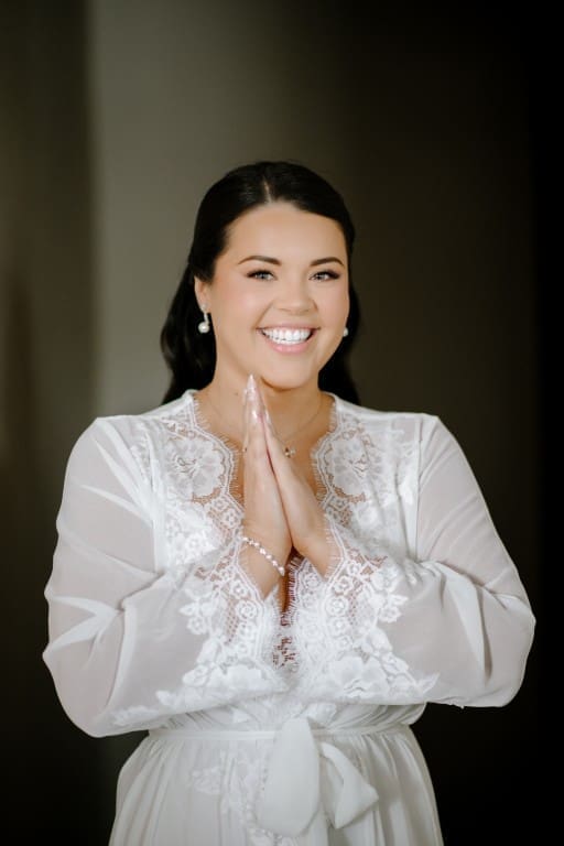 Bride with soft glam makeup