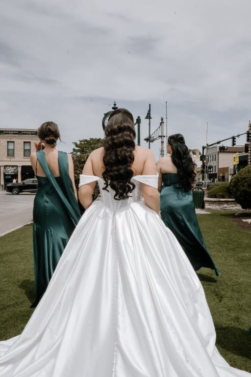 Bridal glam waves hair