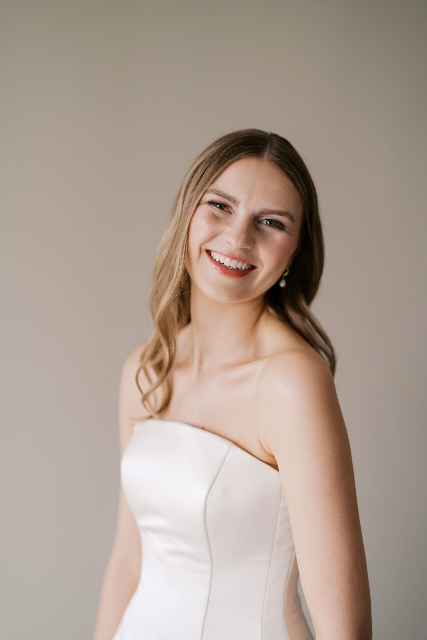 Chicago bride with natural dewy makeup