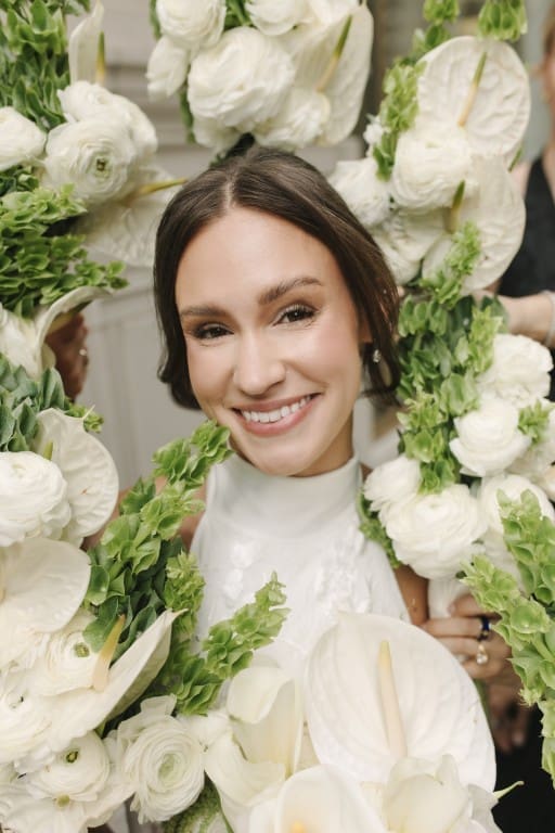 Chicago bride in soft natural glam with bouquet